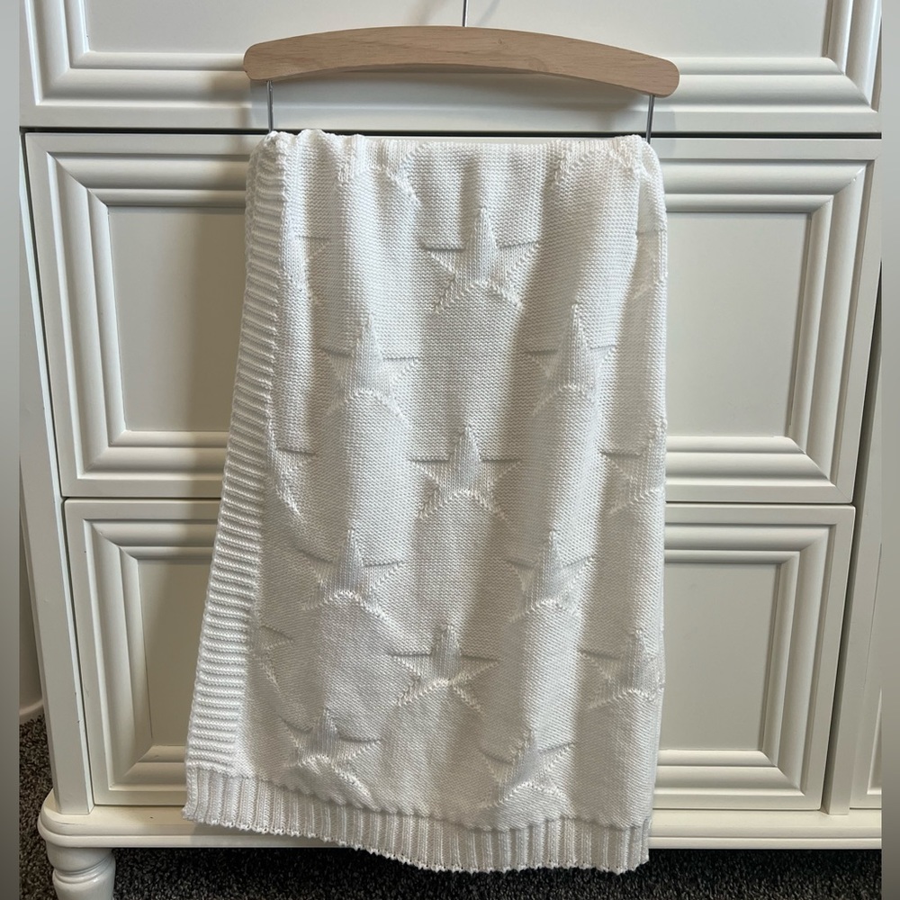 White knit baby blanket